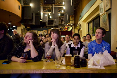 Graduate students listen to an Astronomy On Tap.