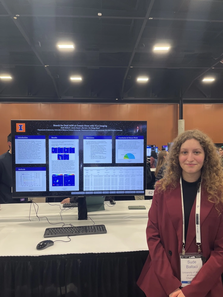 Illinois astronomy student Sude Baltaci with their award-winning AAS poster.